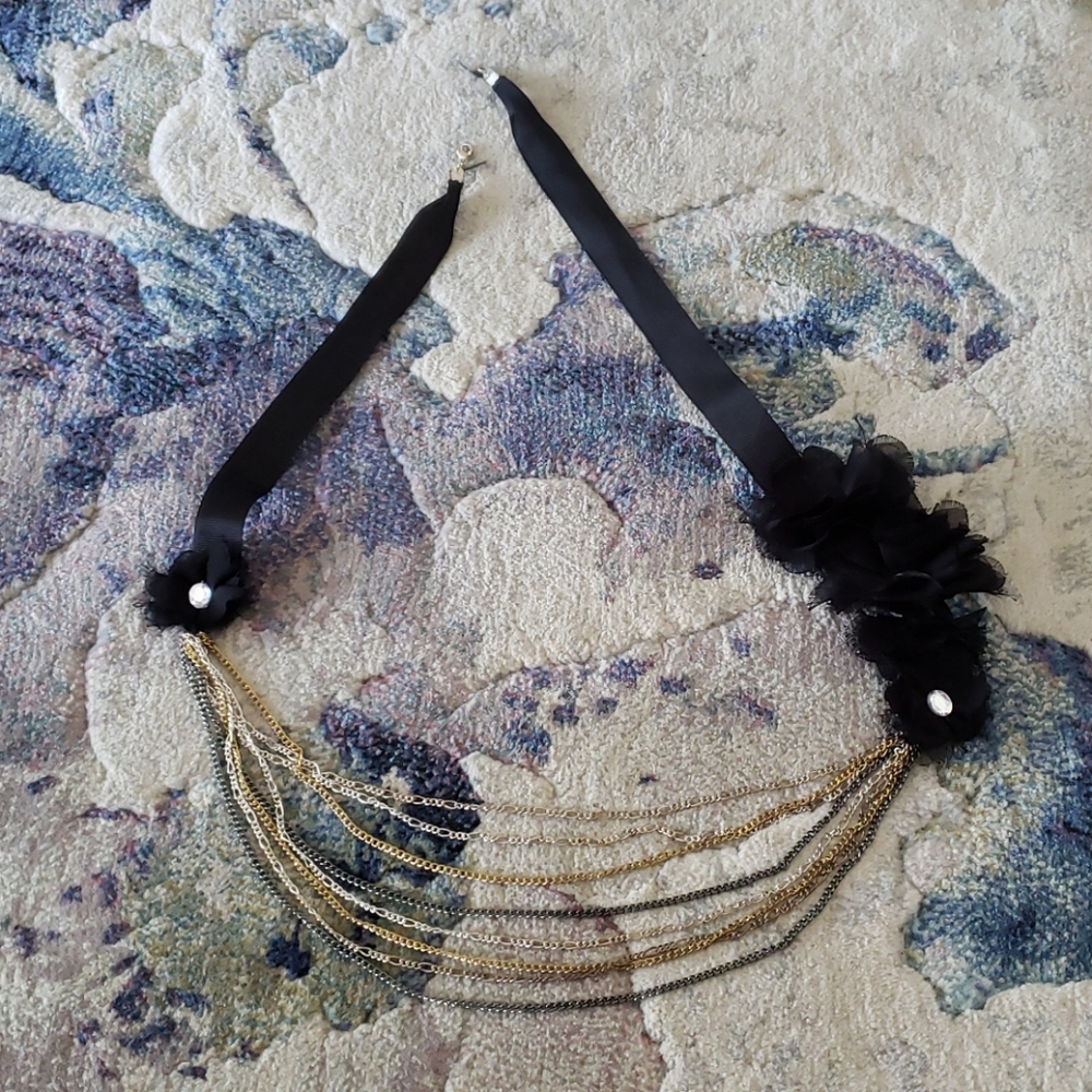Forever 21 Black Floral necklace